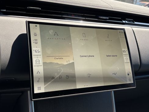 Used 2025 Land Rover Range Rover SE image 23