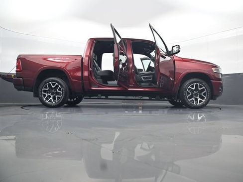 Used 2025 RAM 1500 Laramie AWD/4WD image 33