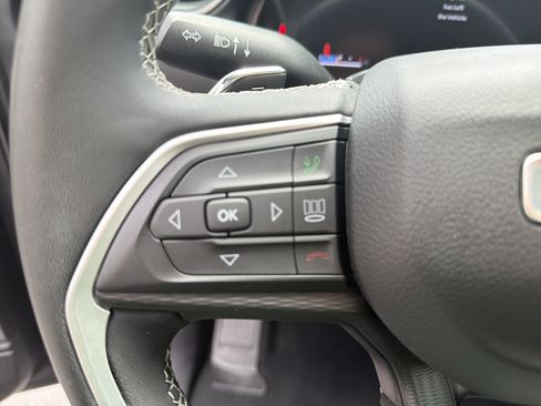 Used 2023 Jeep Grand Cherokee Laredo AWD/4WD image 29