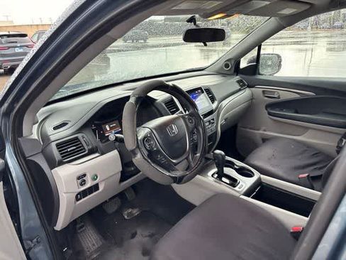 Used 2017 Honda Pilot EX image 9