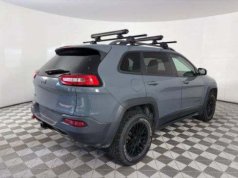Used 2014 Jeep Cherokee Trailhawk w/ Cold Weather Group AWD/4WD image 7