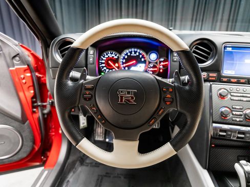 Used 2016 Nissan GT-R Premium AWD/4WD image 54