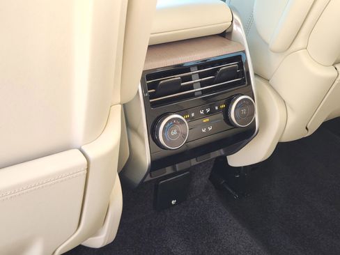 Certified 2024 Land Rover Range Rover Long Wheelbase Autobiography image 33