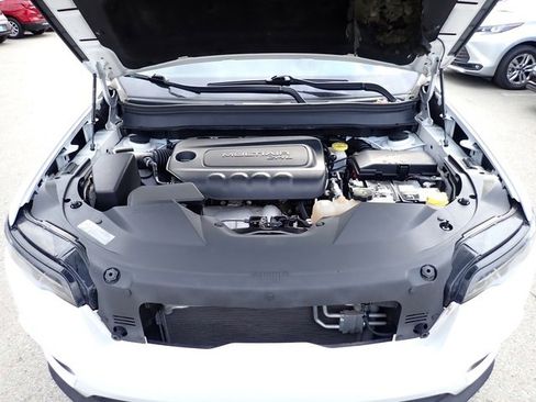 Used 2019 Jeep Cherokee Latitude Plus w/ Cold Weather Group image 14