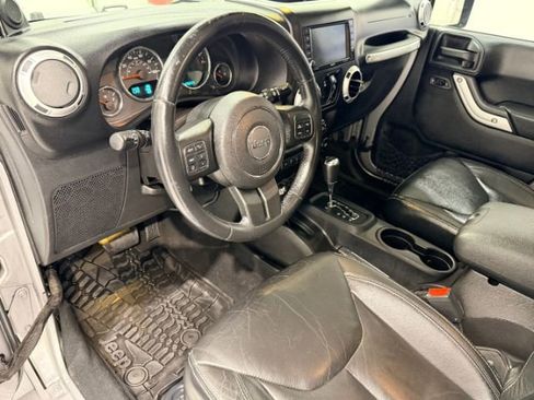 Used 2014 Jeep Wrangler Unlimited Sahara w/ Max Tow Package AWD/4WD image 18