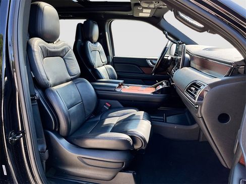 Used 2021 Lincoln Navigator Reserve image 26