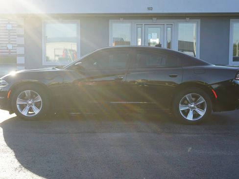 Used 2015 Dodge Charger SXT RWD image 8