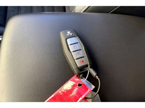 Used 2024 Mitsubishi Outlander SE image 12