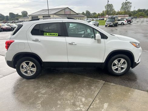 Used 2018 Chevrolet Trax LT w/ LT Convenience Package FWD image 4