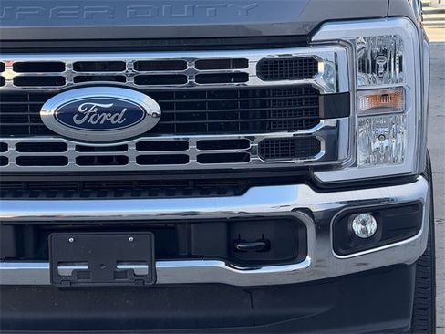Used 2025 Ford F250 XLT image 5