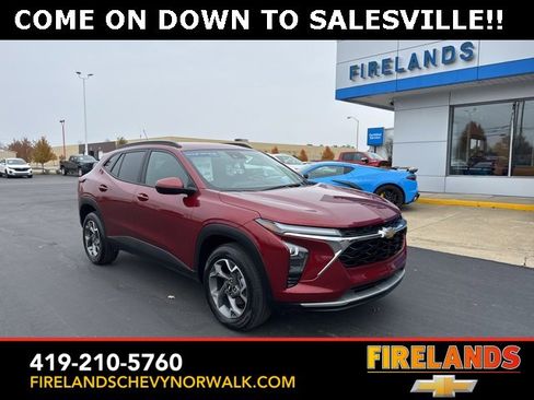 Certified 2024 Chevrolet Trax LT w/ Driver Confidence Package image 1