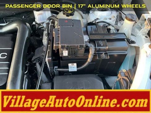 Used 2018 Chevrolet Equinox LT image 38