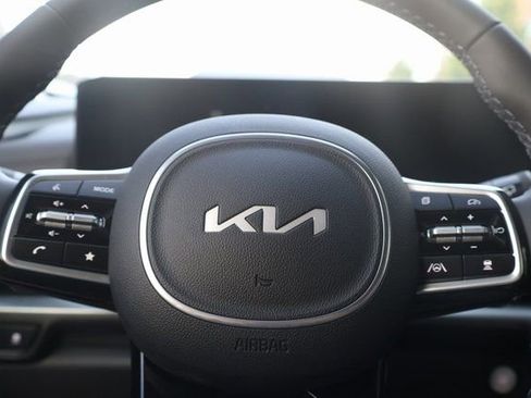 Certified 2025 Kia Carnival SX Prestige FWD image 18