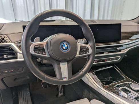 Used 2025 BMW X5 xDrive50e w/ M Sport Package image 14