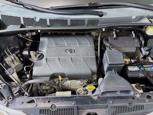 Used 2016 Toyota Sienna XLE image 32
