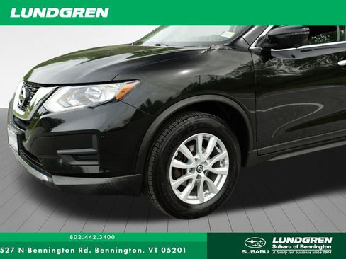 Used 2017 Nissan Rogue SV w/ SV Premium Package AWD/4WD image 32