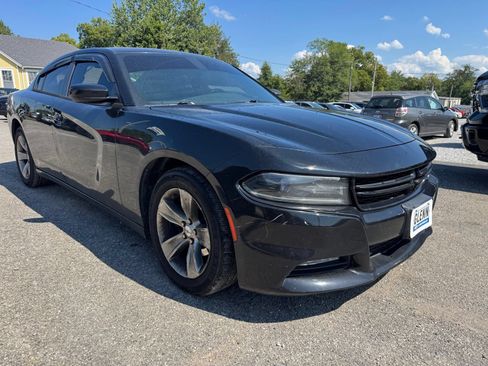Used 2015 Dodge Charger SXT RWD image 8