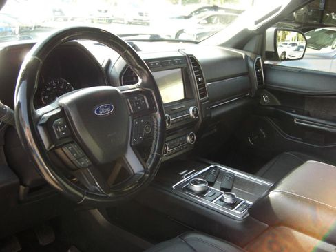 Used 2018 Ford Expedition Limited w/ Equipment Group 302A AWD/4WD image 8
