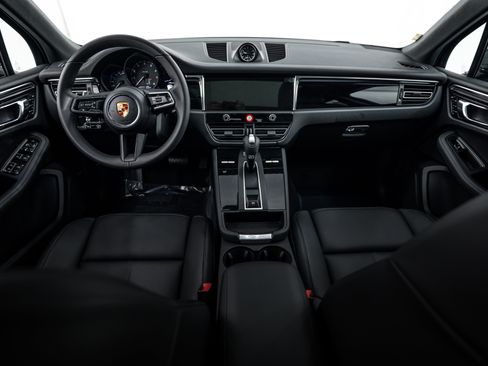 Certified 2026 Porsche Macan image 12