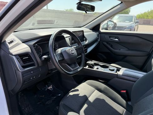 Certified 2025 Nissan Rogue SV image 14