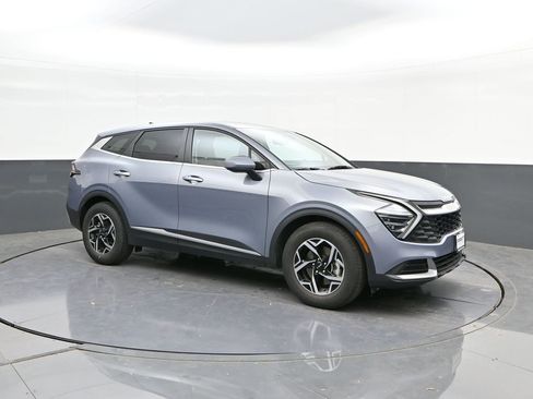 Used 2025 Kia Sportage LX image 17