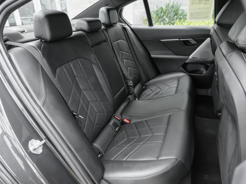 Used 2024 BMW 530i RWD image 39