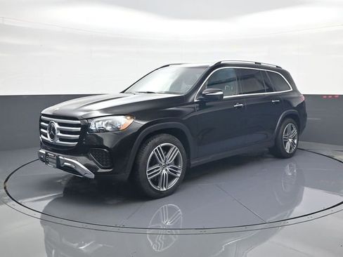 Used 2025 Mercedes-Benz GLS 450 4MATIC image 3