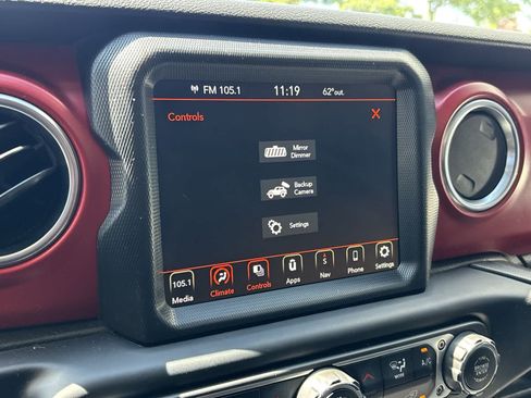 Used 2023 Jeep Wrangler Unlimited Rubicon AWD/4WD image 13