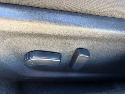 Used 2025 Nissan Altima 2.5 SV FWD image 44