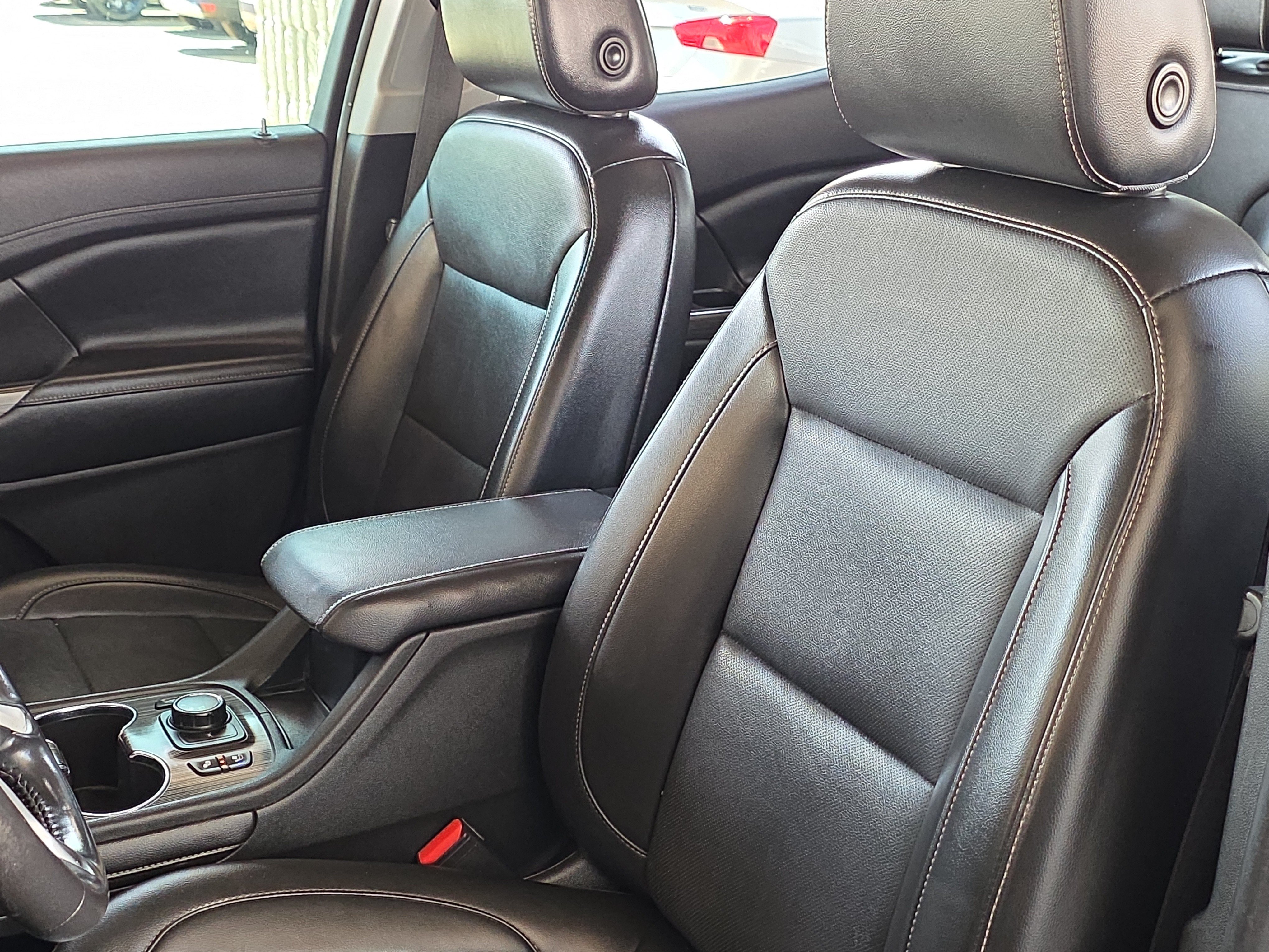 Used 2021 GMC Acadia SLT w/ Elevation Edition FWD image 11