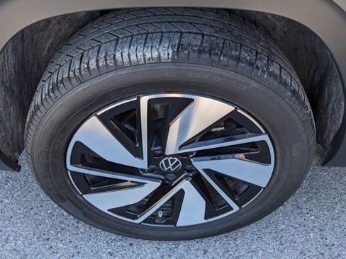 Used 2024 Volkswagen Atlas SE image 16