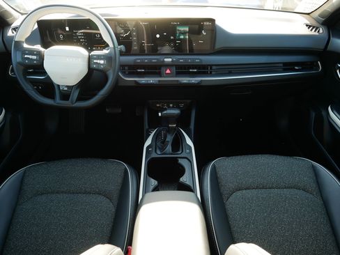 Certified 2025 Kia K4 GT-Line image 9