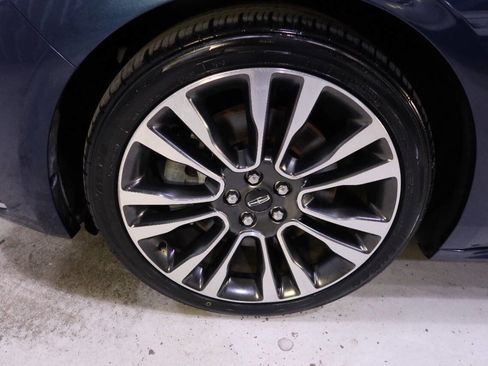 Used 2017 Lincoln Continental Select image 10