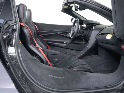 Used 2026 McLaren 750S Spider RWD image 29
