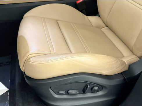 Used 2024 Porsche Cayenne Coupe AWD/4WD image 19