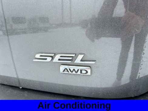 Used 2017 Ford Edge SEL image 5