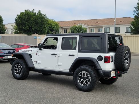 Used 2024 Jeep Wrangler Unlimited Rubicon AWD/4WD image 29
