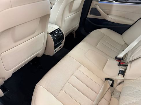 Used 2023 BMW 530e xDrive w/ Premium Package AWD/4WD image 4