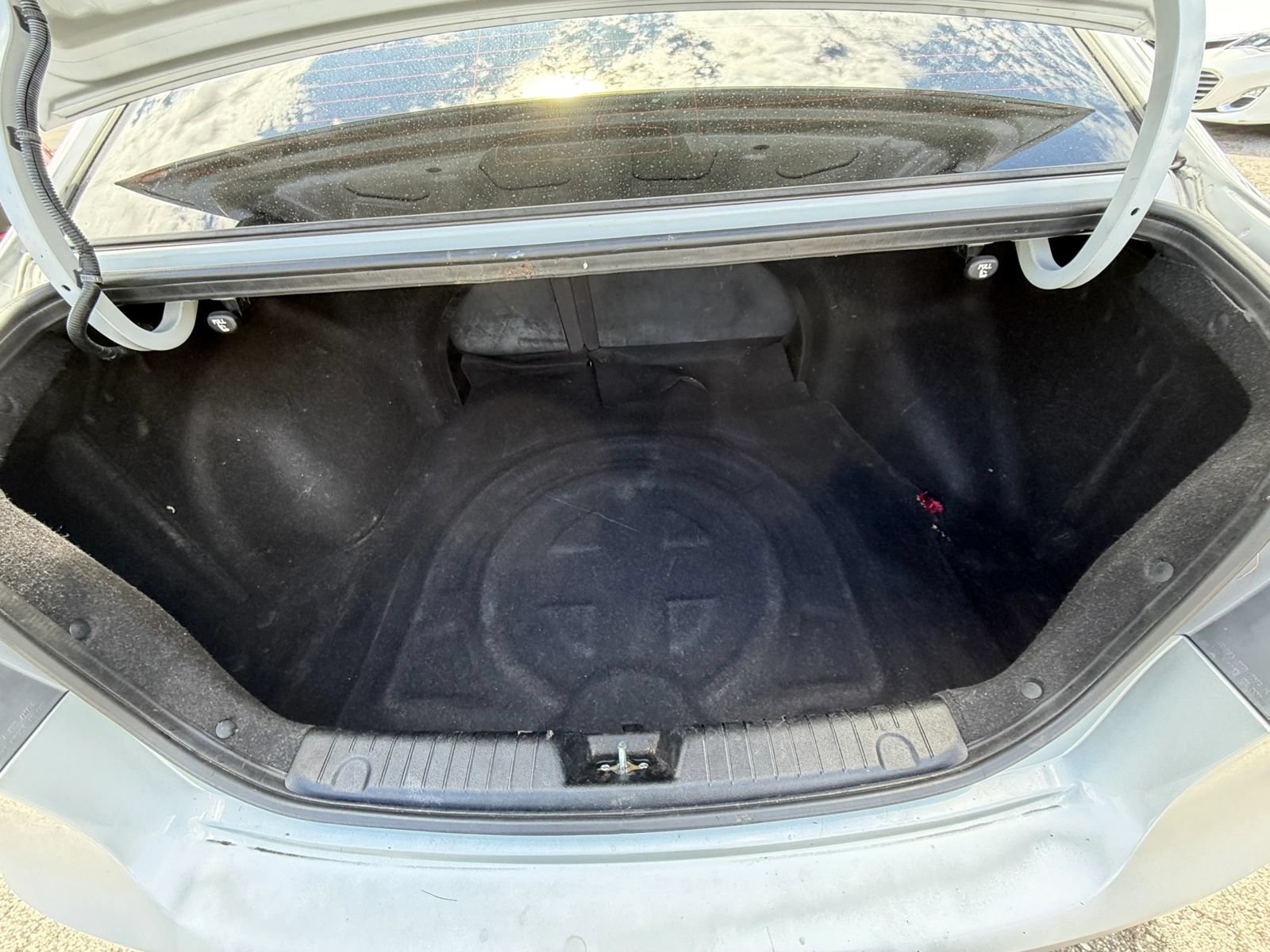 Used 2010 Hyundai Elantra GLS FWD image 18