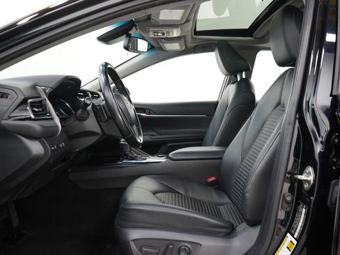 Used 2019 Toyota Camry SE w/ Convenience Package FWD image 20