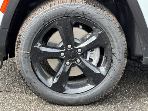 New 2025 Jeep Grand Cherokee L Limited w/ Luxury Tech Group II image 26