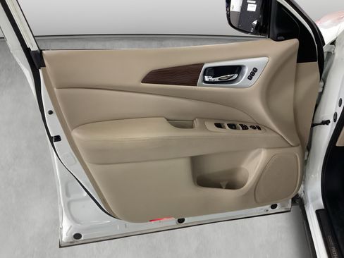 Used 2017 Nissan Pathfinder Platinum FWD image 7