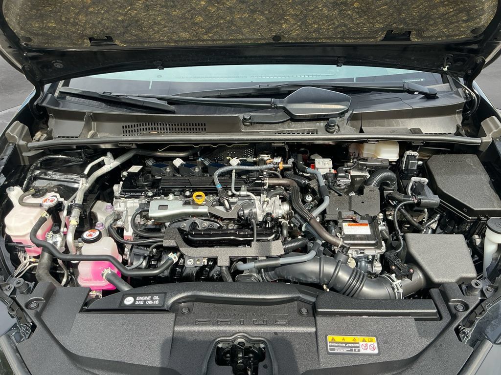 Used 2025 Toyota Prius XLE FWD image 18