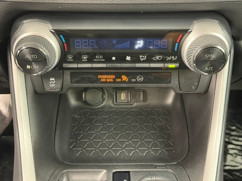 Certified 2021 Toyota RAV4 XLE w/ Carpet Mat Package (TMS) AWD/4WD image 35