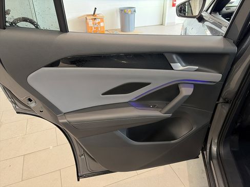 Used 2025 Volkswagen Tiguan SE R-Line image 24