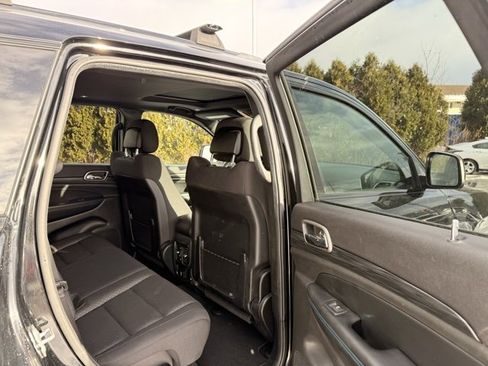 Used 2020 Jeep Grand Cherokee Laredo image 12