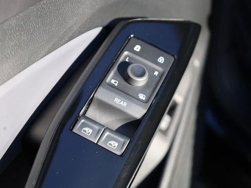 Used 2021 Volkswagen ID.4 Pro S w/ Gradient Package image 15