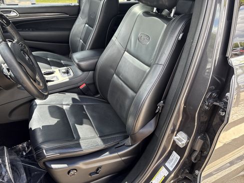 Used 2017 Jeep Grand Cherokee Overland AWD/4WD image 13