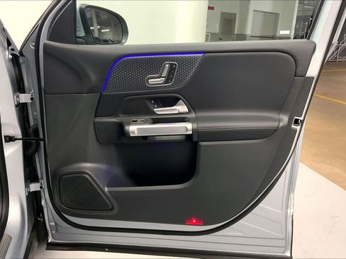New 2026 Mercedes-Benz GLB 250 image 11
