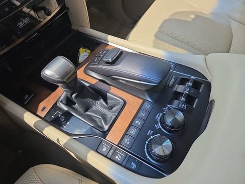 Used 2017 Lexus LX 570 4WD w/ Luxury Package image 19